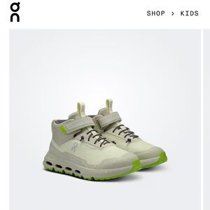 On Running Kids Seedling | Chalk
Cloudhero Mid
Waterproof size 3 preowned